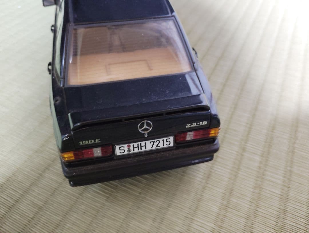 ミニカー AUTOart Mercedes-Benz 190E 2.3-16 1/18