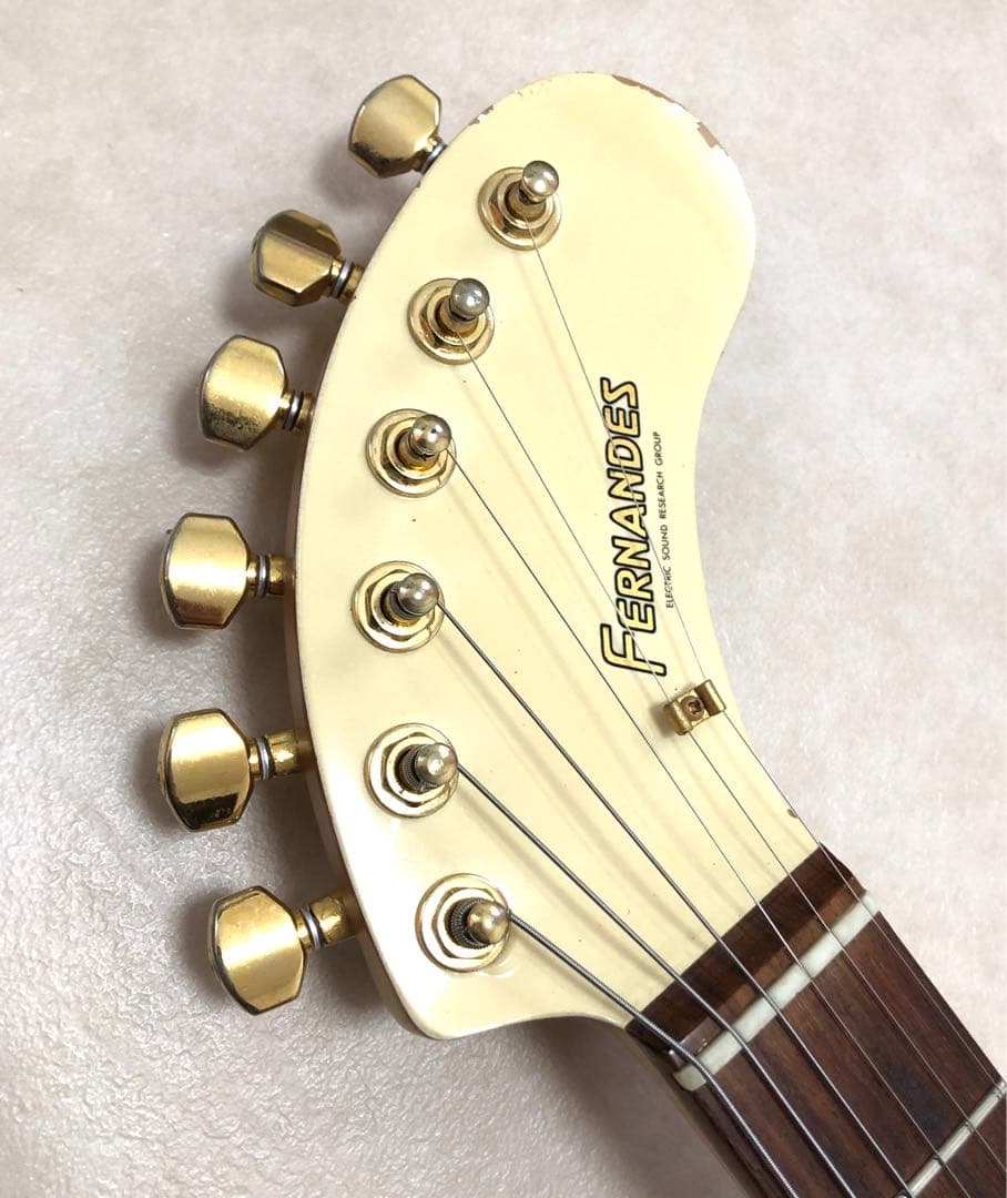 ZO-3C ホワイト アンプ内蔵ミニギター ヘッドフォン端子付き！！
