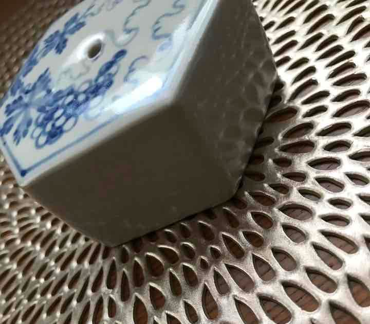 李朝白磁染付　葡萄文水滴　韓青　書道具　美術品　古美術