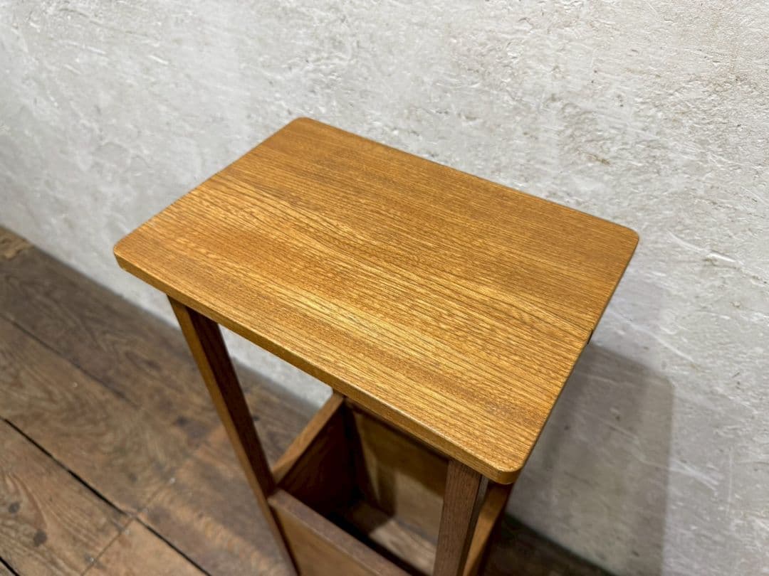 1178 小ぶりなサイドテーブル　陳列台　展示台　花台　古家具　レトロ　和モダン