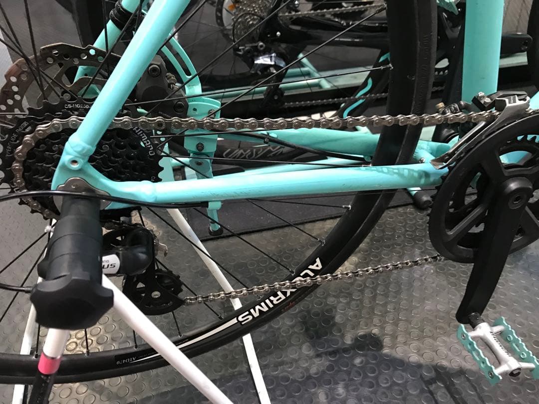 2021年モデル　ビアンキ　クロスバイクROMA3 SHIMANO
