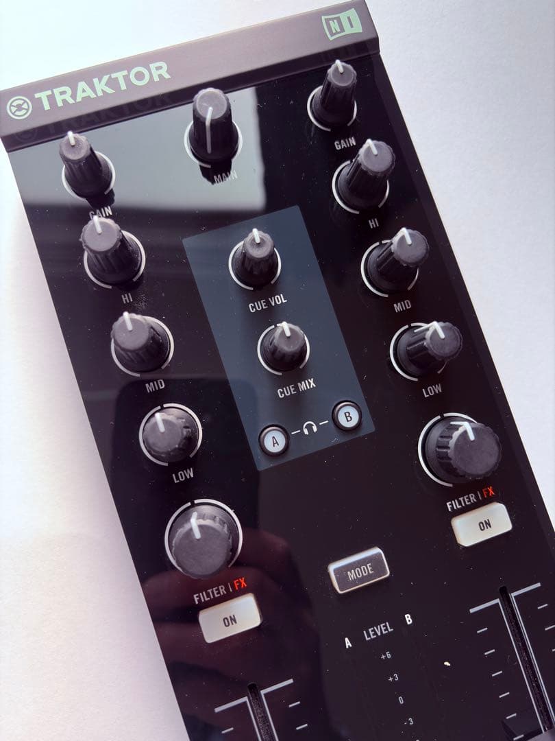 TRAKTOR KONTROL Z1 DJコントローラー 動作確認済 ケース付