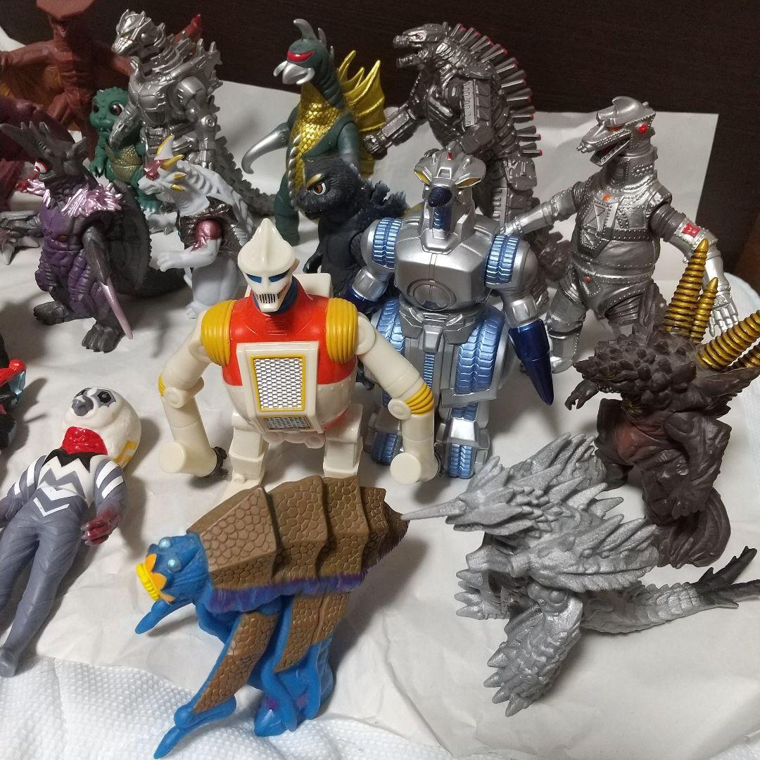 出品を待つフィギュア達
