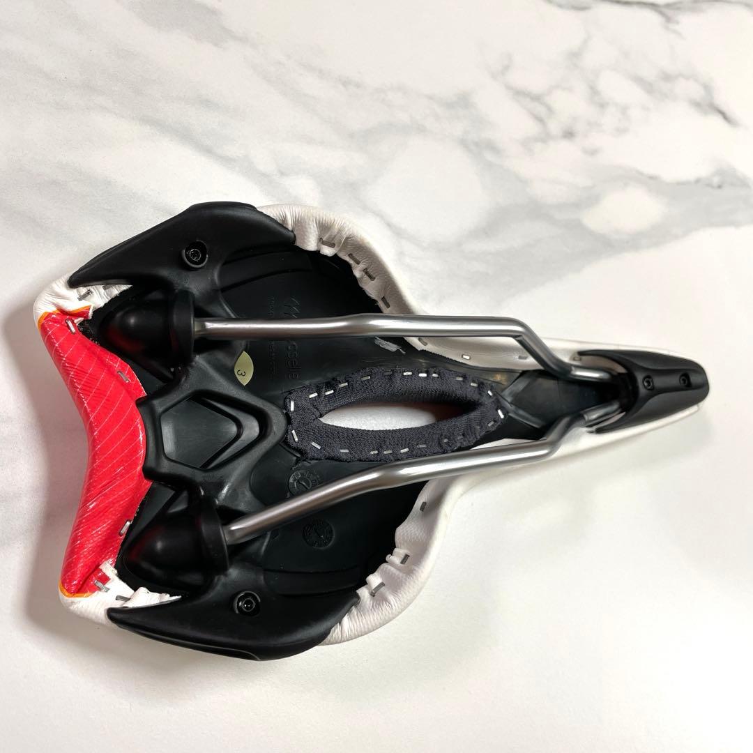 【新品】自転車サドル　MCselle マクセラ　サドル箱入り