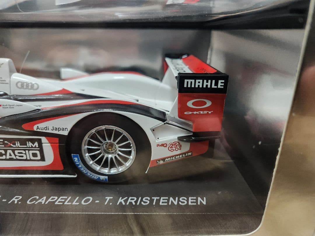 ミニカー 1/18 Audi R8 Team GOH Winner LM 2004