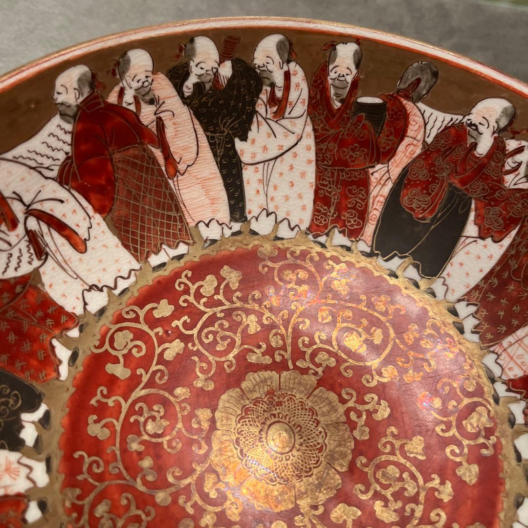 赤地の金装飾陶器皿　中国賢者図