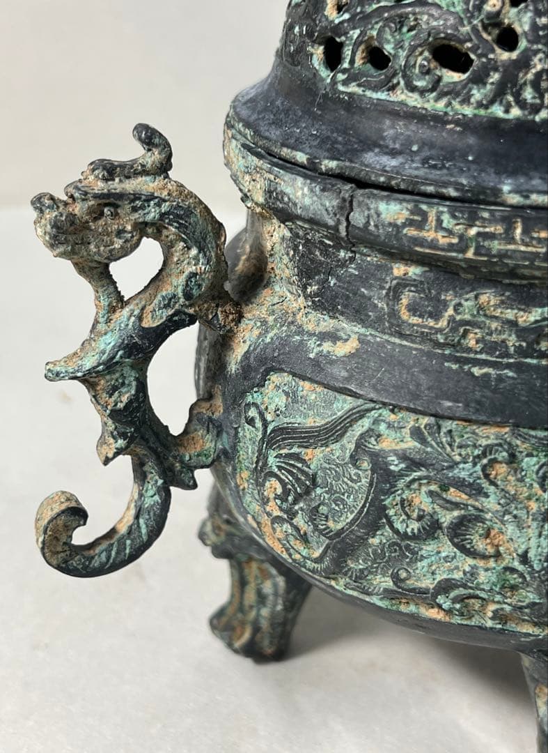 清時代　乾隆年製　獅子双龍紋　古銅　三つ足香炉　中国古玩