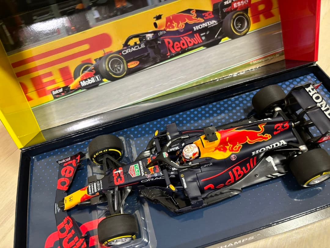ミニチャンプス1/18 RB16B コレクターズボックス