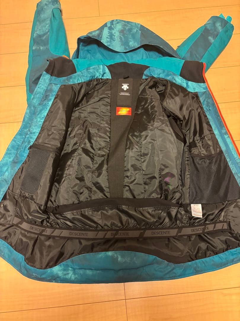 DESCENTE スキーウェアジャケット上位モデル