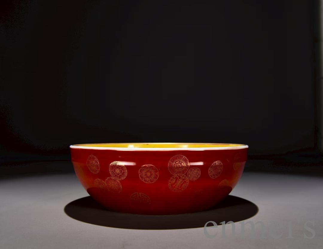 中国古美術・清乾隆・黄地粉彩蓮趣描金水洗・粉彩・唐物・水洗・蓮花紋・金彩・古陶磁