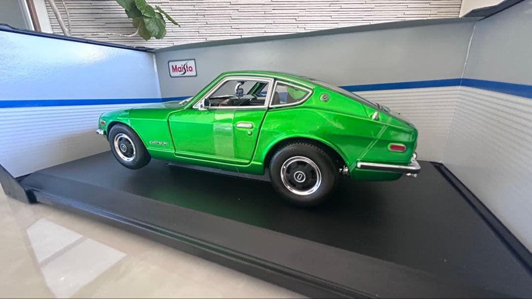 タイムセール！ダットサン 240Z クーペ 1971 グリーン 1/18