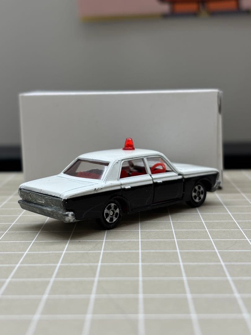 トミカ　黒箱　4　トヨタクラウンパトロールカー　日本製