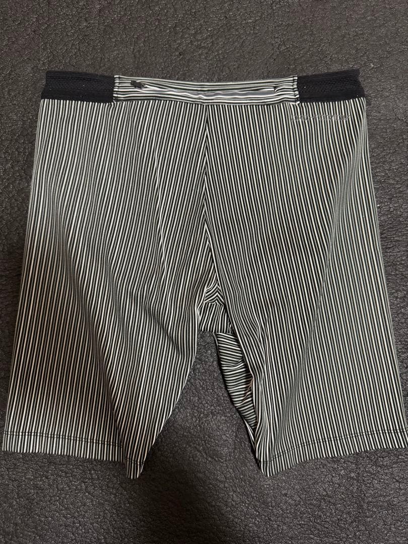 Nike エアロスイフト　DRI-FIT ADVハーフタイツ　Mサイズ　グレー