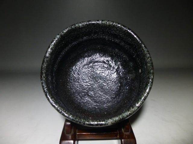 楽吉左衛門　十五代直入　黒茶碗／共箱・共布／銘「紫福」／裏千家十五代　鵬雲斎極め