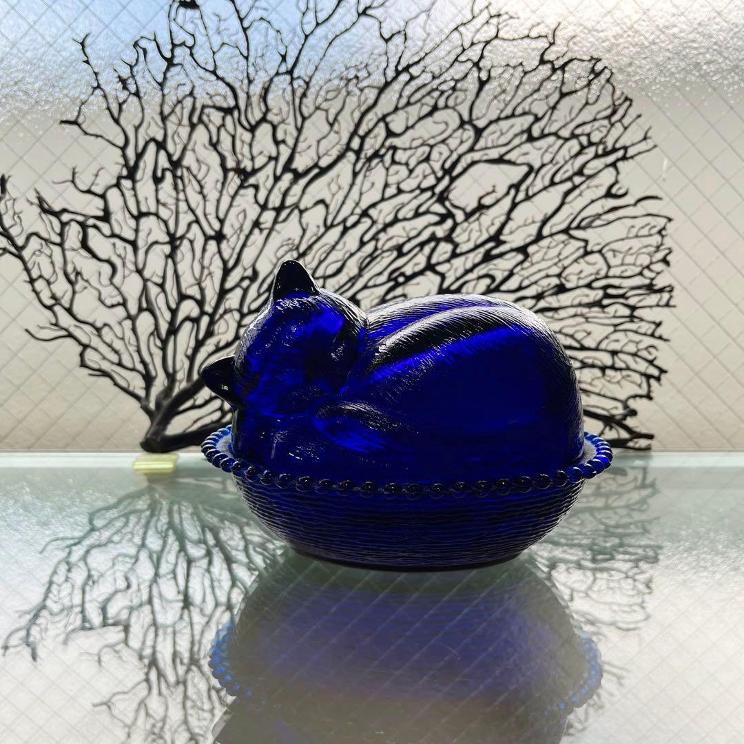 骨董　時代ガラス　希少　瑠璃色ガラス　眠り猫モチーフ　蓋物　菓子瓶　キャニスター