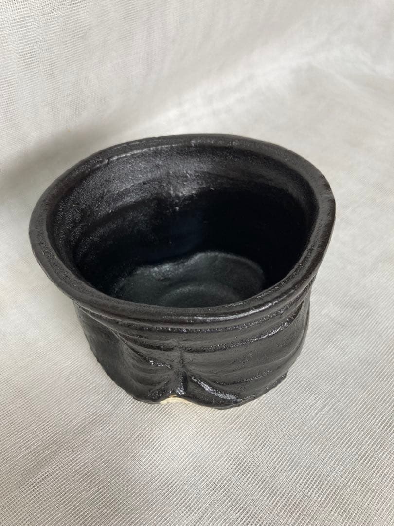 瀬戸焼／変形黒織部茶碗／B35