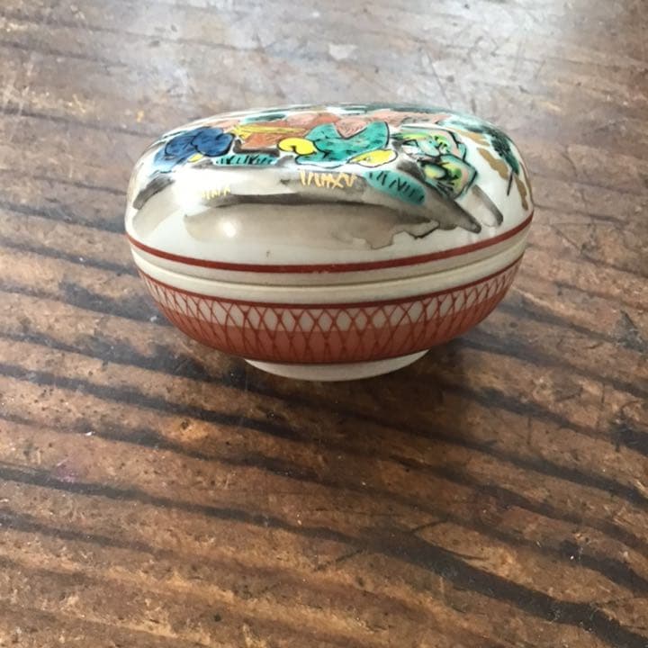 庄三風香合