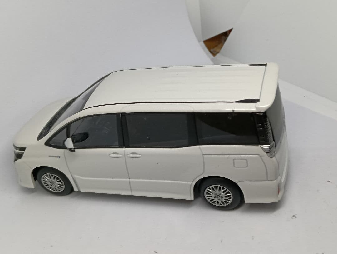 トヨタ　ヴォクシー　カラーサンプル　ミニカー　1/30　色見本　ホワイト　白