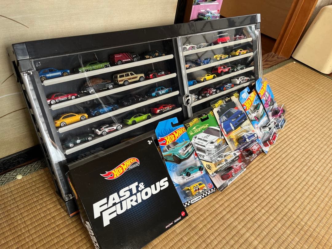 ホットウィール 48個とディスプレイ付き
