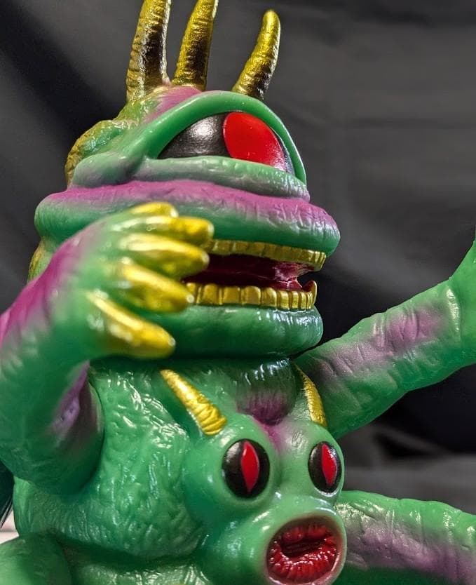 バクラー＋寄生虫「スペクトルマン」登場怪獣（メディコムトイ）蓄光ソフビフィギュア