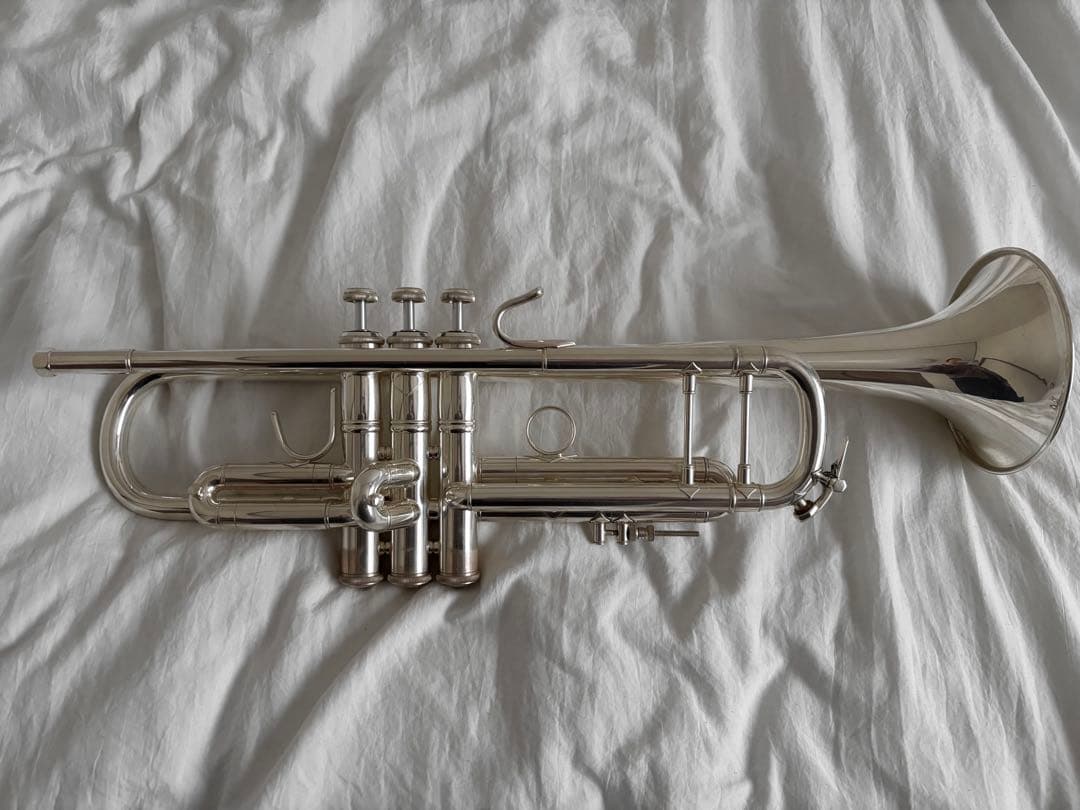 トランペット 〈Bach Stradivarius 37 180MLS 〉