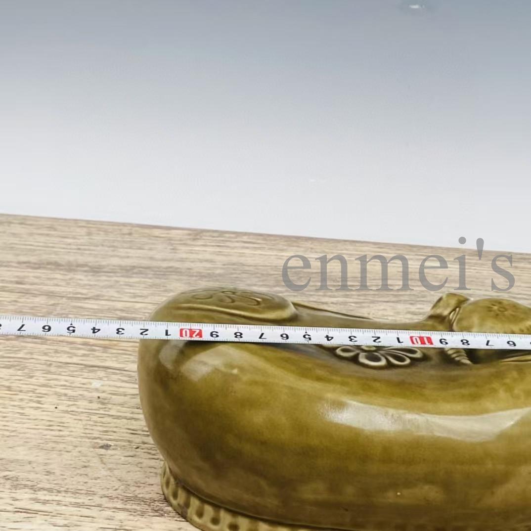 【定窯系 オリーブグリーン釉 牛枕】牛型陶枕／花模様装飾／中国古陶磁風