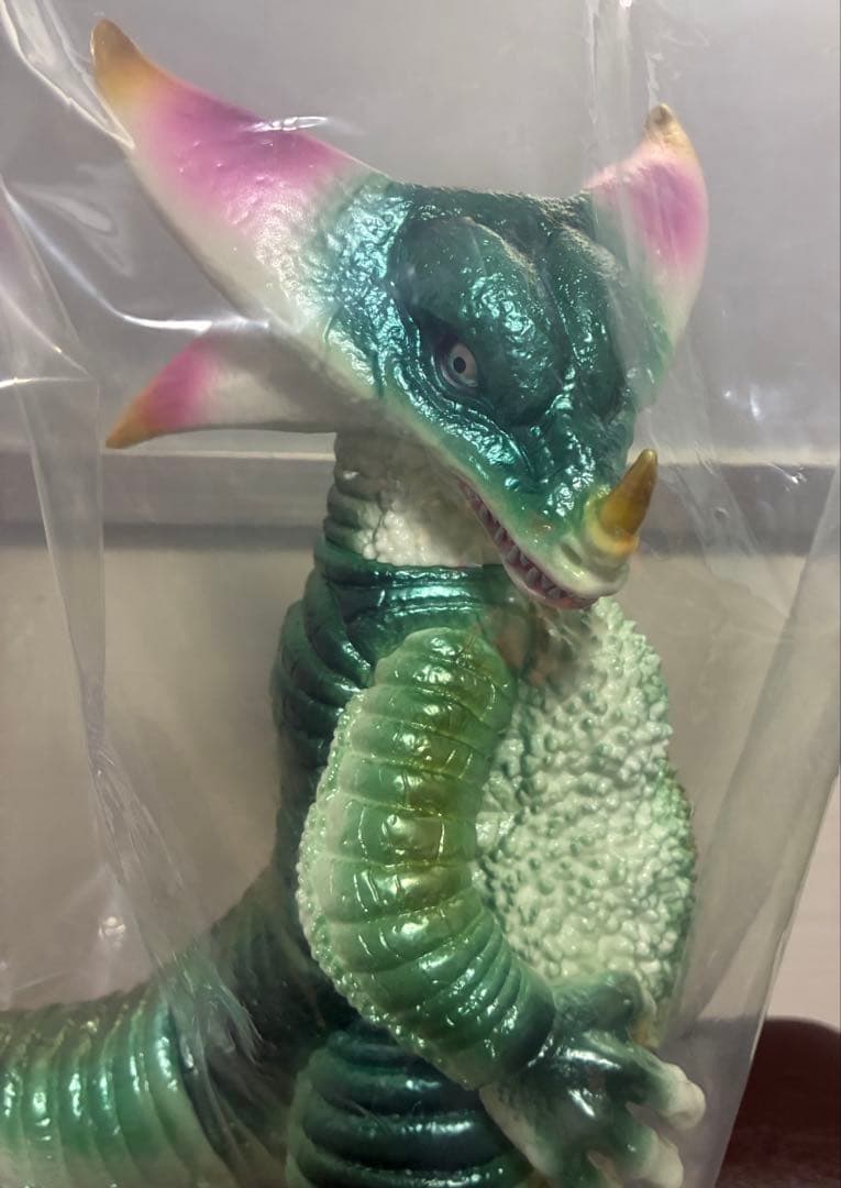 新品未開封 Planet X ゴモラ II 蓄光 ソフビ 高さ30cm