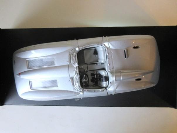 特価 AUTOart (1/18) コルベット Stingray Racer①