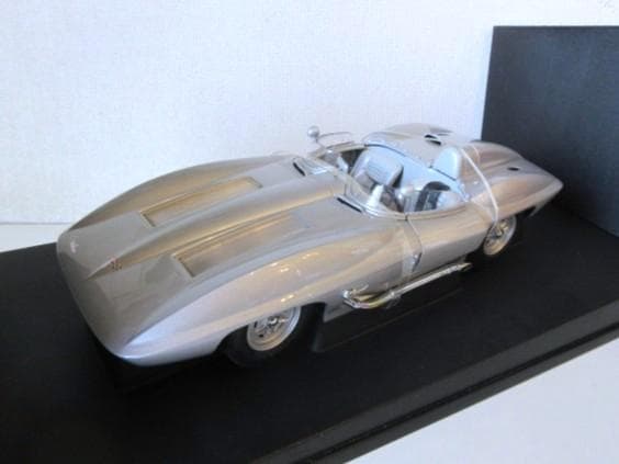 特価 AUTOart (1/18) コルベット Stingray Racer①