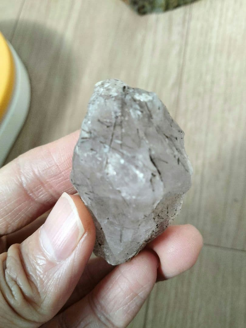 国産鉱物　山梨県　平沢鉱山　天然水晶　　トルマリン入り水晶　31ｇ 番号703