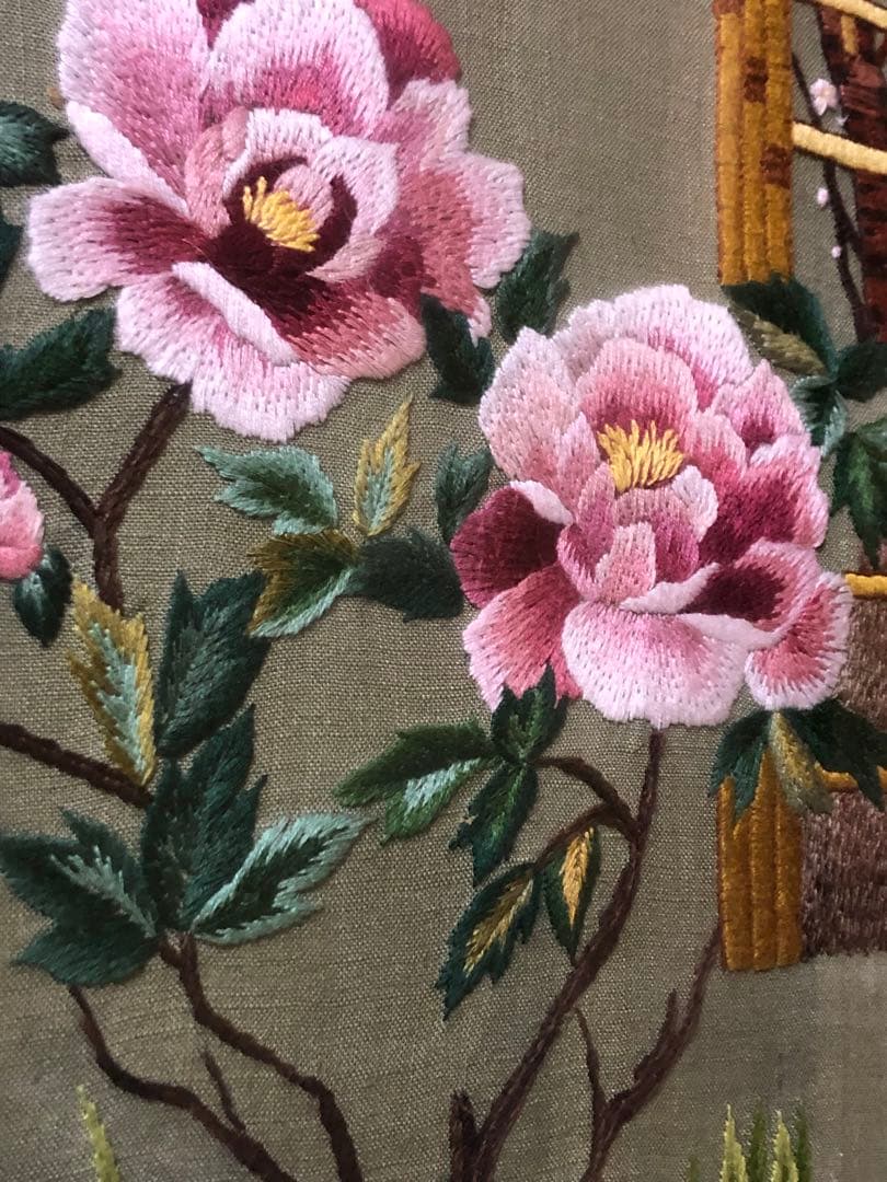 【手刺繍・一点物】日本刺繍 額装 牡丹と梅 伝統工芸 美術作品