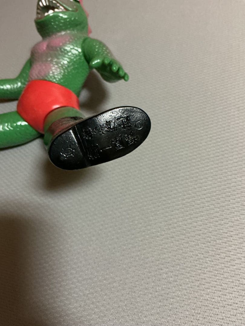メディコムトイ　タイガーマスク　ピラニアン　ソフビ　タスキ付