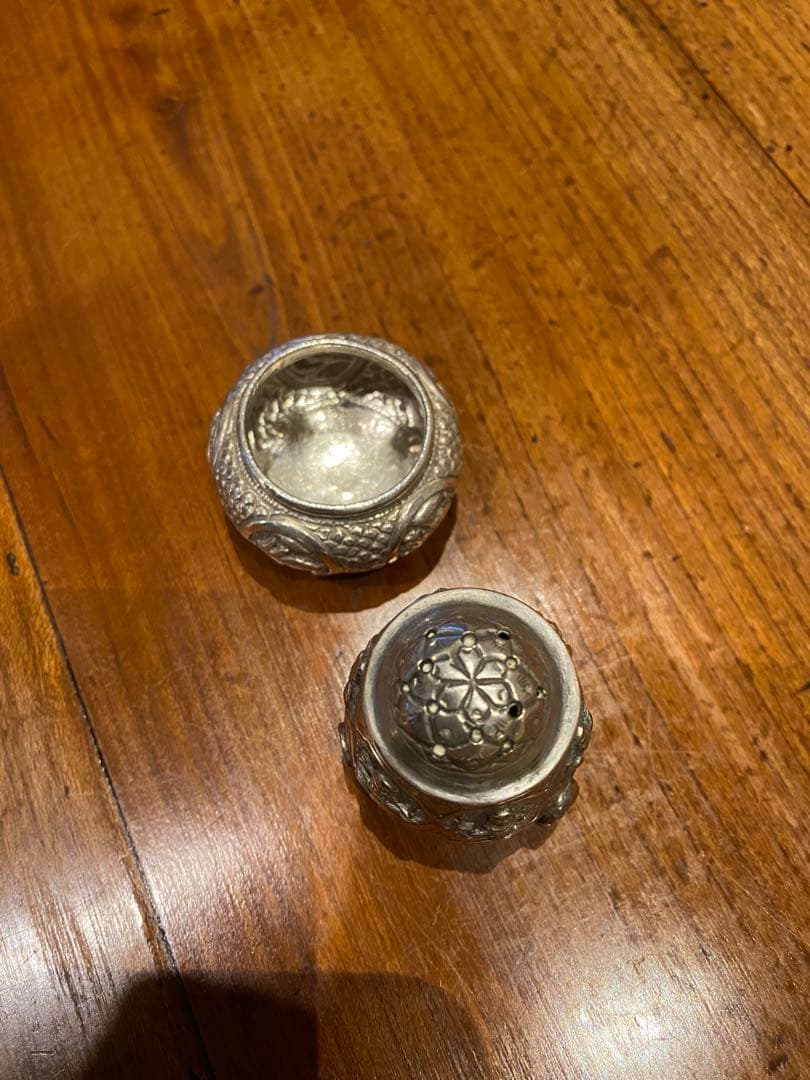 インドのシルバーコンディメント（塩、ペッパー容器）　アンティーク