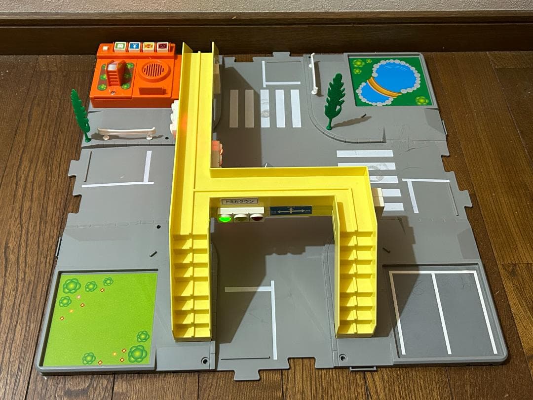 かまぼこ　トミカタウン ぼくの街のサウンド交差点 動作OK 箱付き
