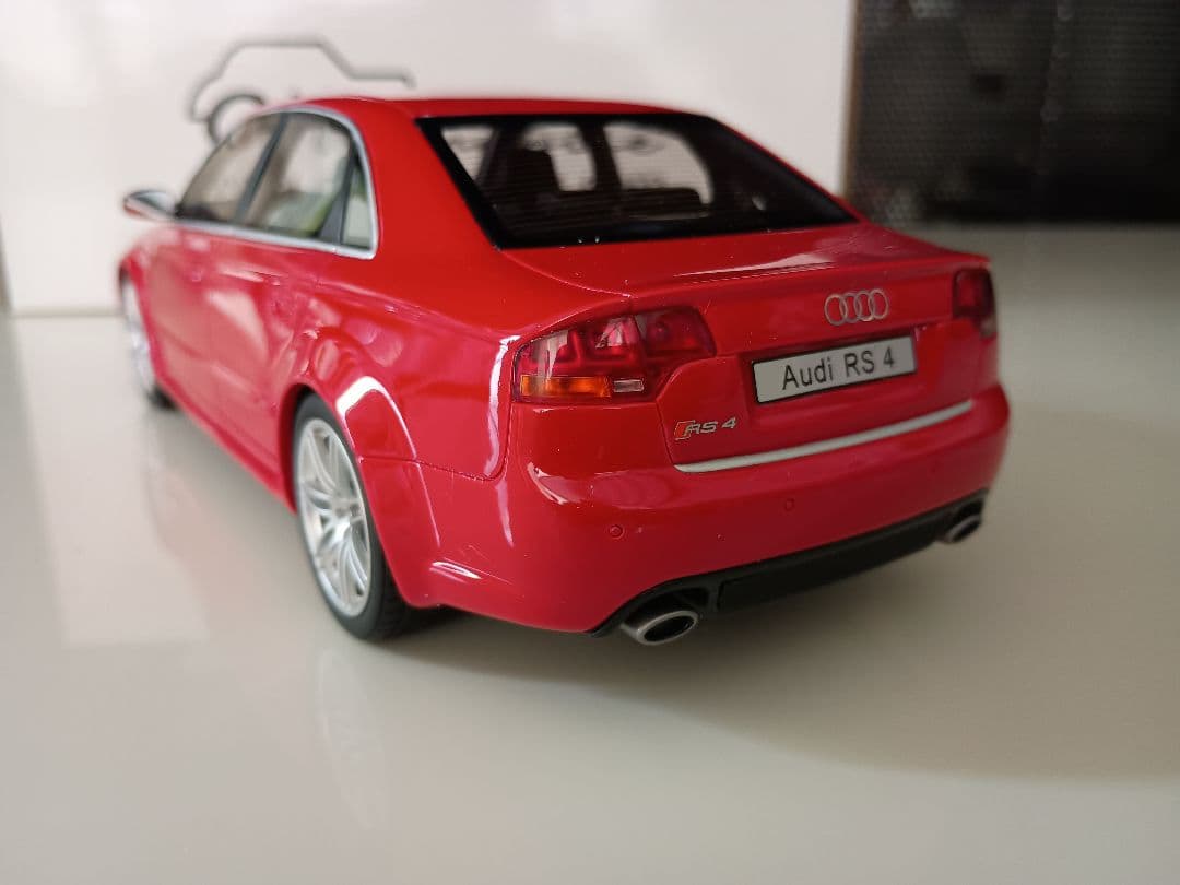 オットー otto 京商 アウディ RS4 4.2 FSI 1/18