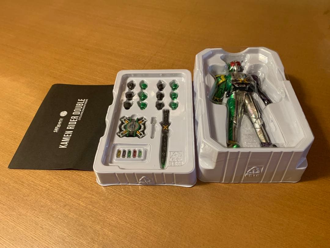 S.H.Figuarts真骨彫　仮面ライダーWサイクロンジョーカーエクストリーム