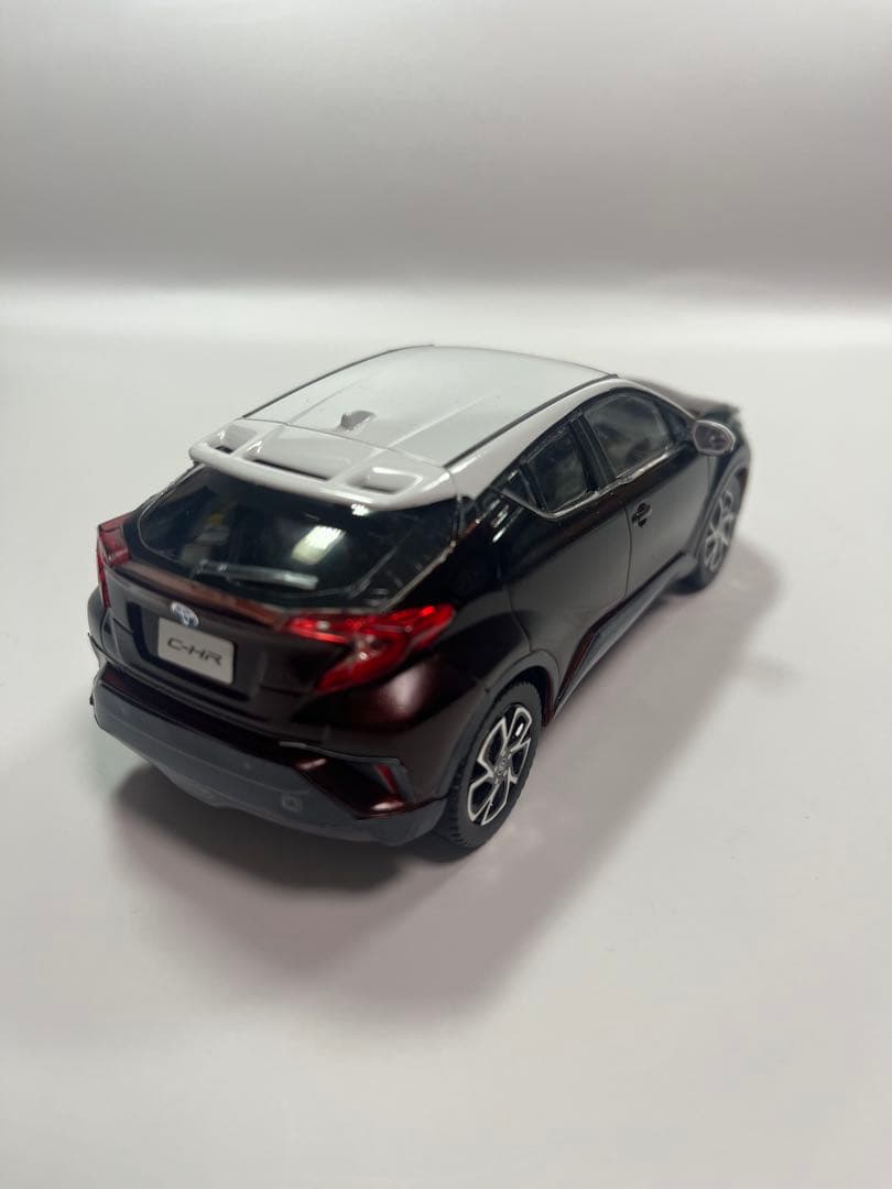 アオシマ 1/32 トヨタC-HR プラモデル完成品