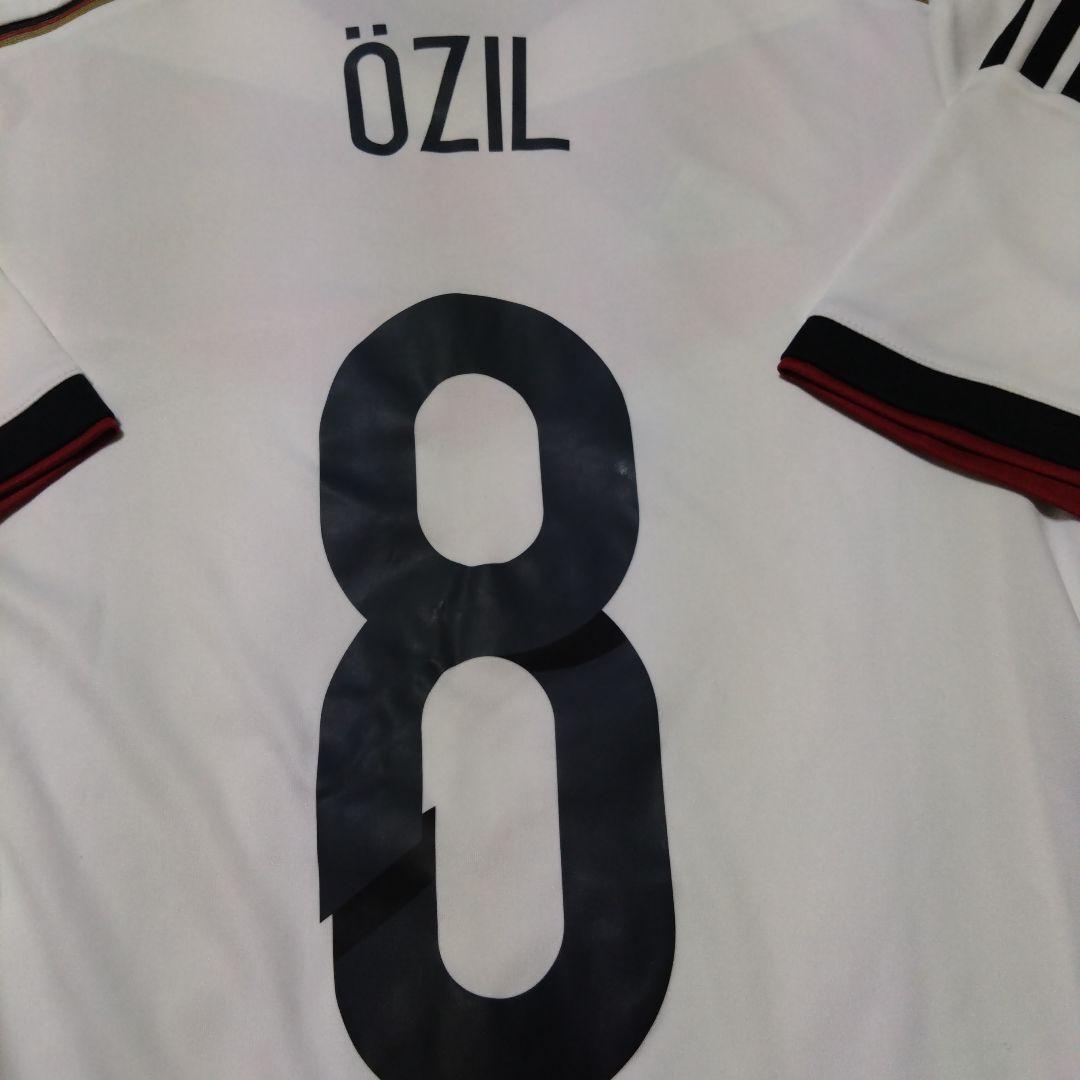 ドイツ代表　メスト・エジル（左利きのテクニシャン）