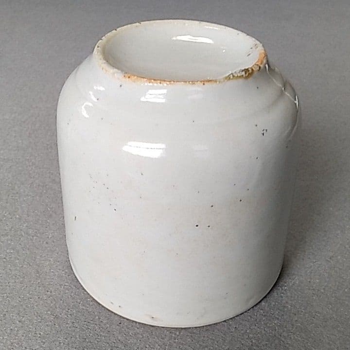 白磁立ちぐい吞み　白磁ぐい呑み　白磁茶碗　白磁筒茶碗