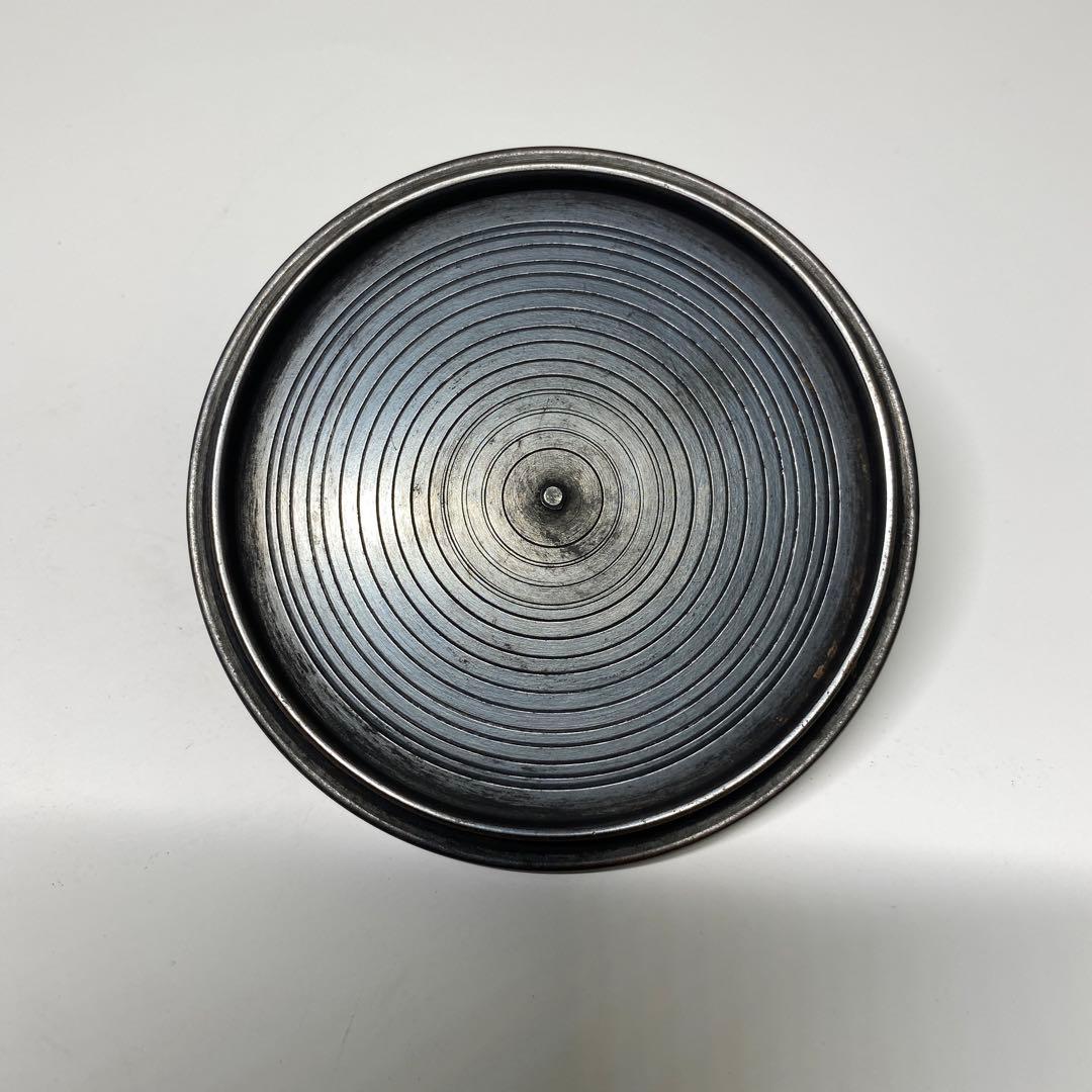 【茶道具】金森紹栄造　亀甲鶴文独楽釜　風炉用　（共箱）