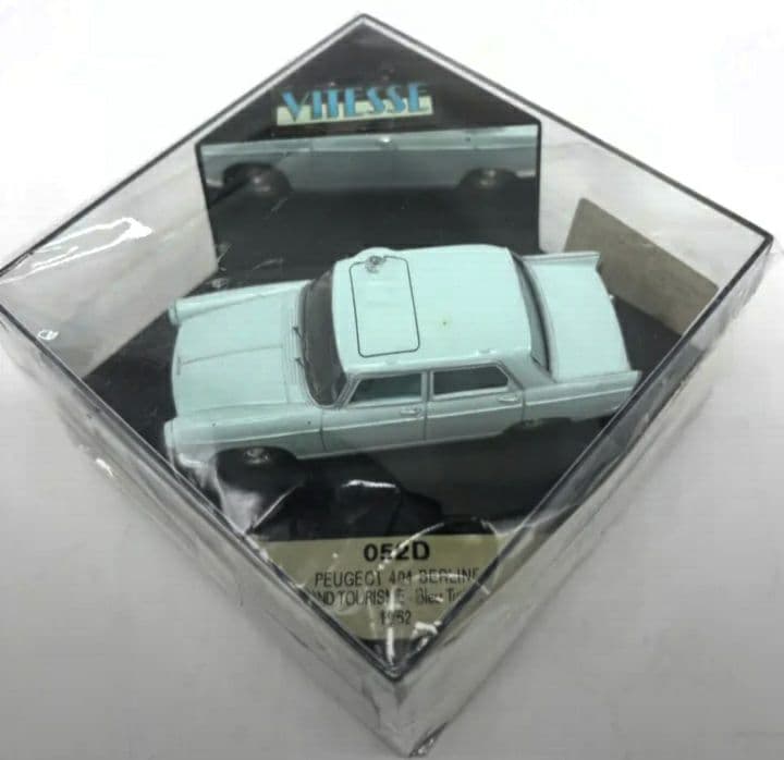 (入手困難)Peugeot 404 ミニカー 水色 1/43
