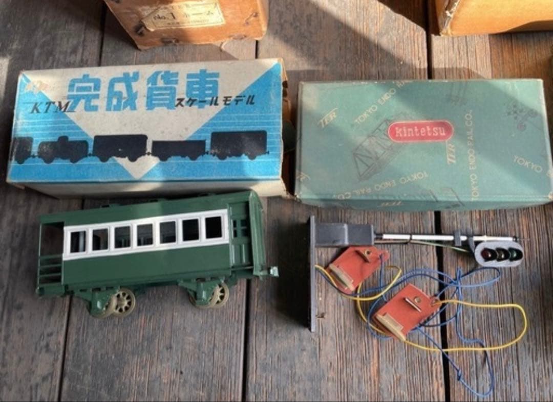 古い貨車の模型セット