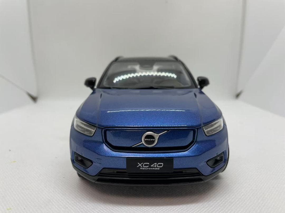 105-029 1/18 ボルボ VOLVO XC40 ブルー