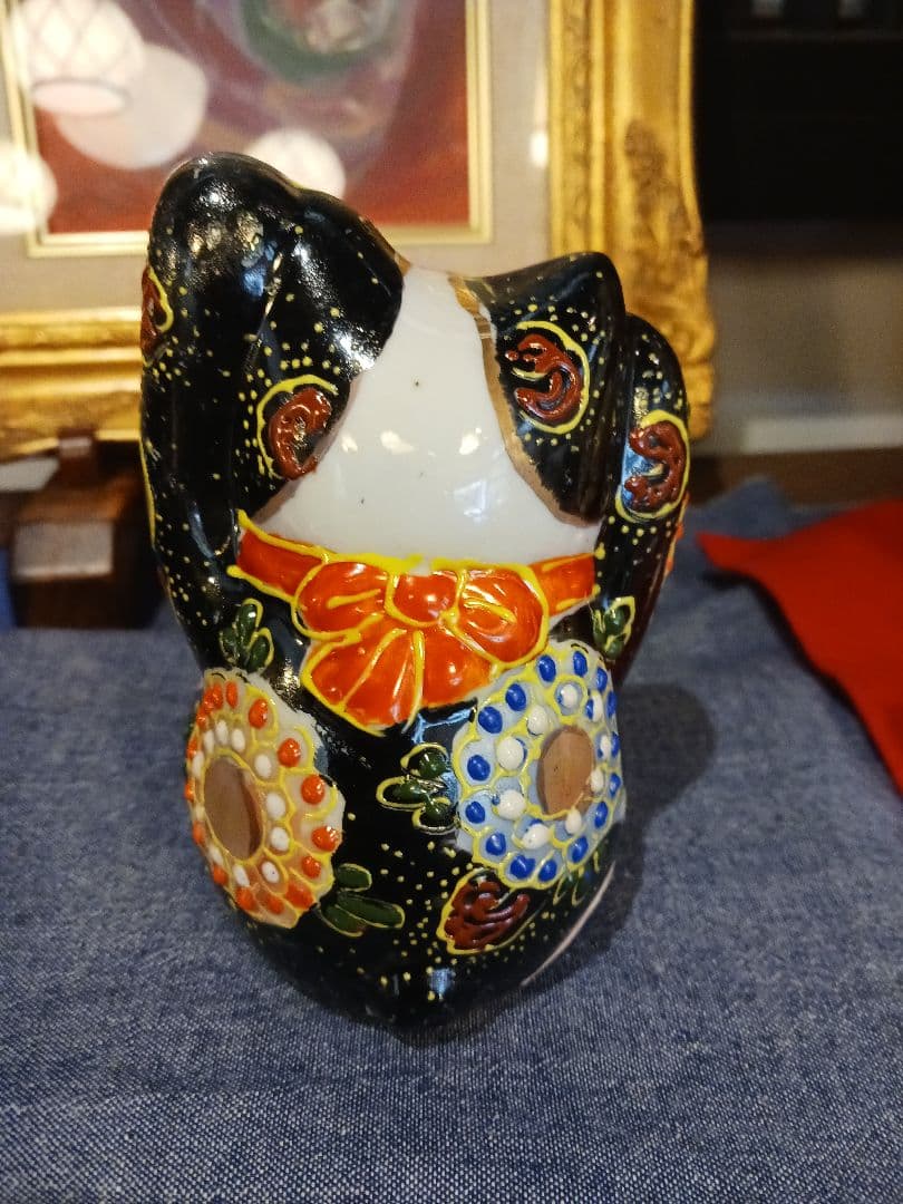 招き猫 陶器製 置物　高さ11.5cm