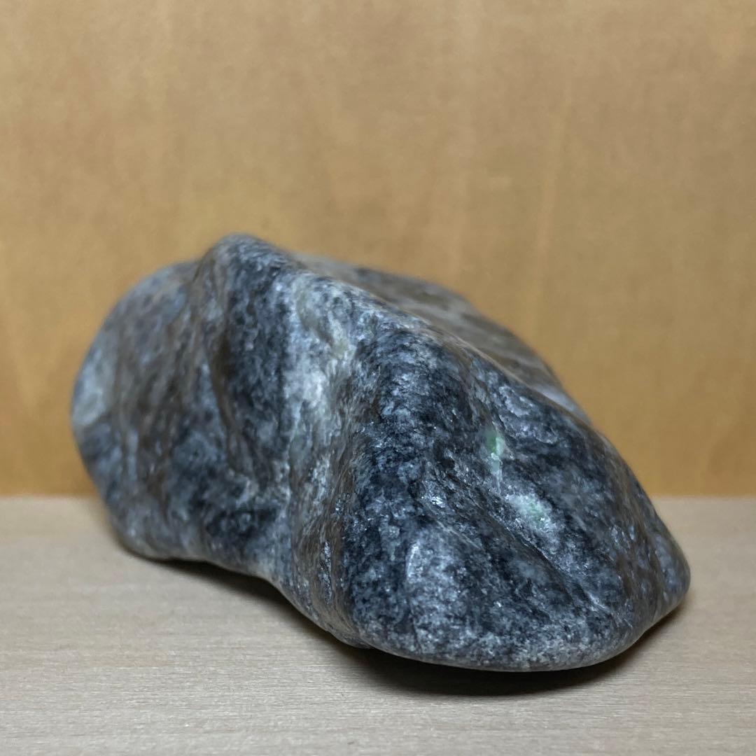 糸魚川翡翠　金山谷　黒×白×翠　黒翡翠　翡翠輝石　原石　107.2ｇ