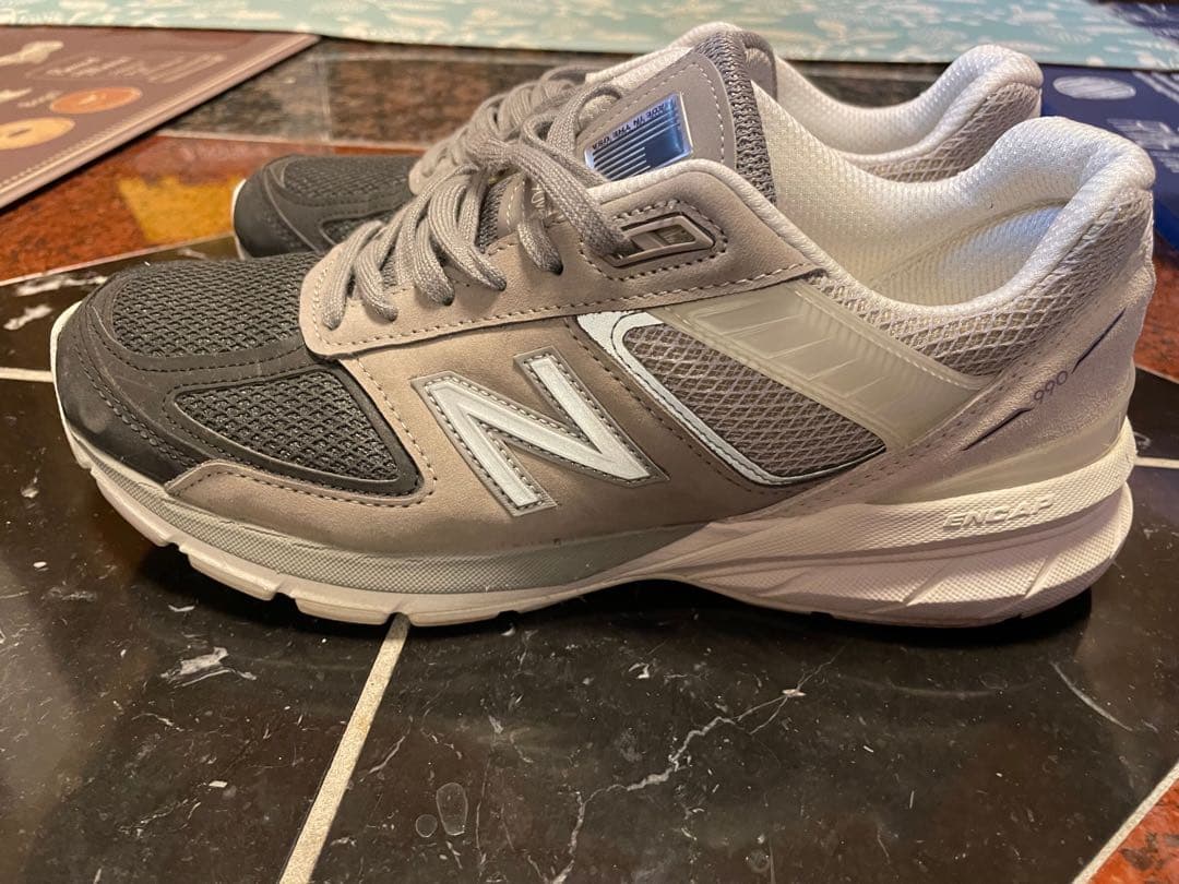 ニューバランス　990V5