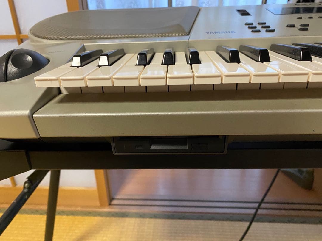 Yamaha EOS B900シンセサイザーとMIDIコレクション