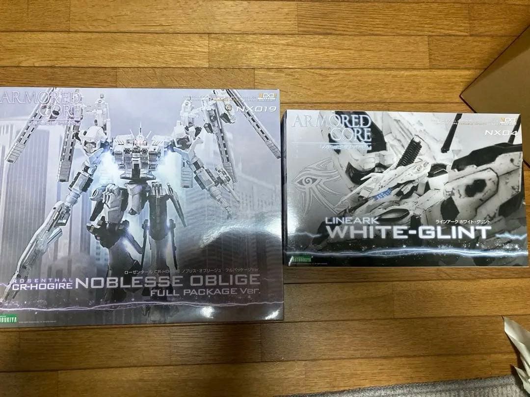 ホワイトグリント&ノブリスオブリージュ　コトブキヤ　プラモデル　アーマードコア