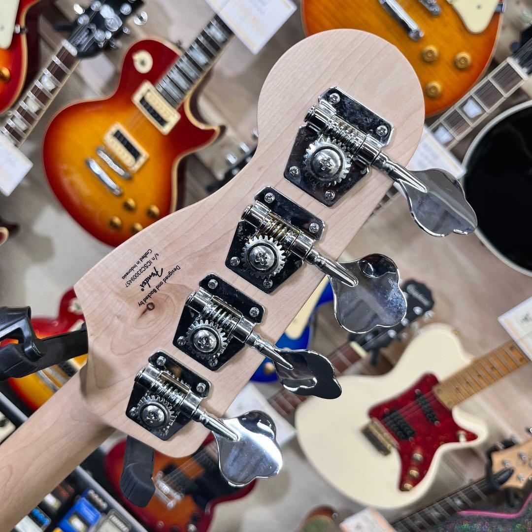 【10239】 Squier by Fender precision bass