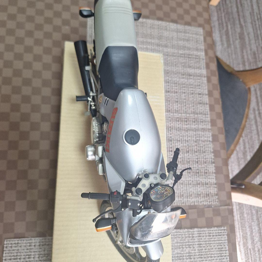SUZUKI シルバーバイクモデル、刀6,1タミヤ製、完成品です